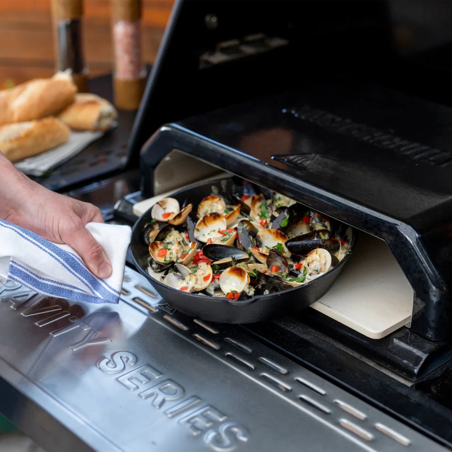 Masterbuilt Gravity Series 1150 Digital Charcoal Grill and Smoker
