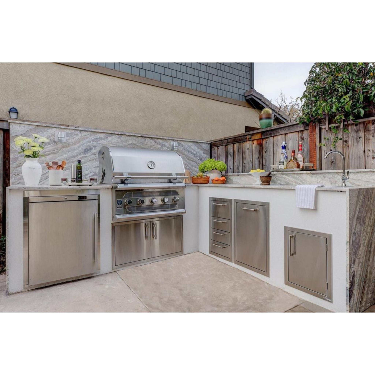 American Made Grills Muscle 36 inch freestanding hybrid grill with liquid propane and stainless steel construction