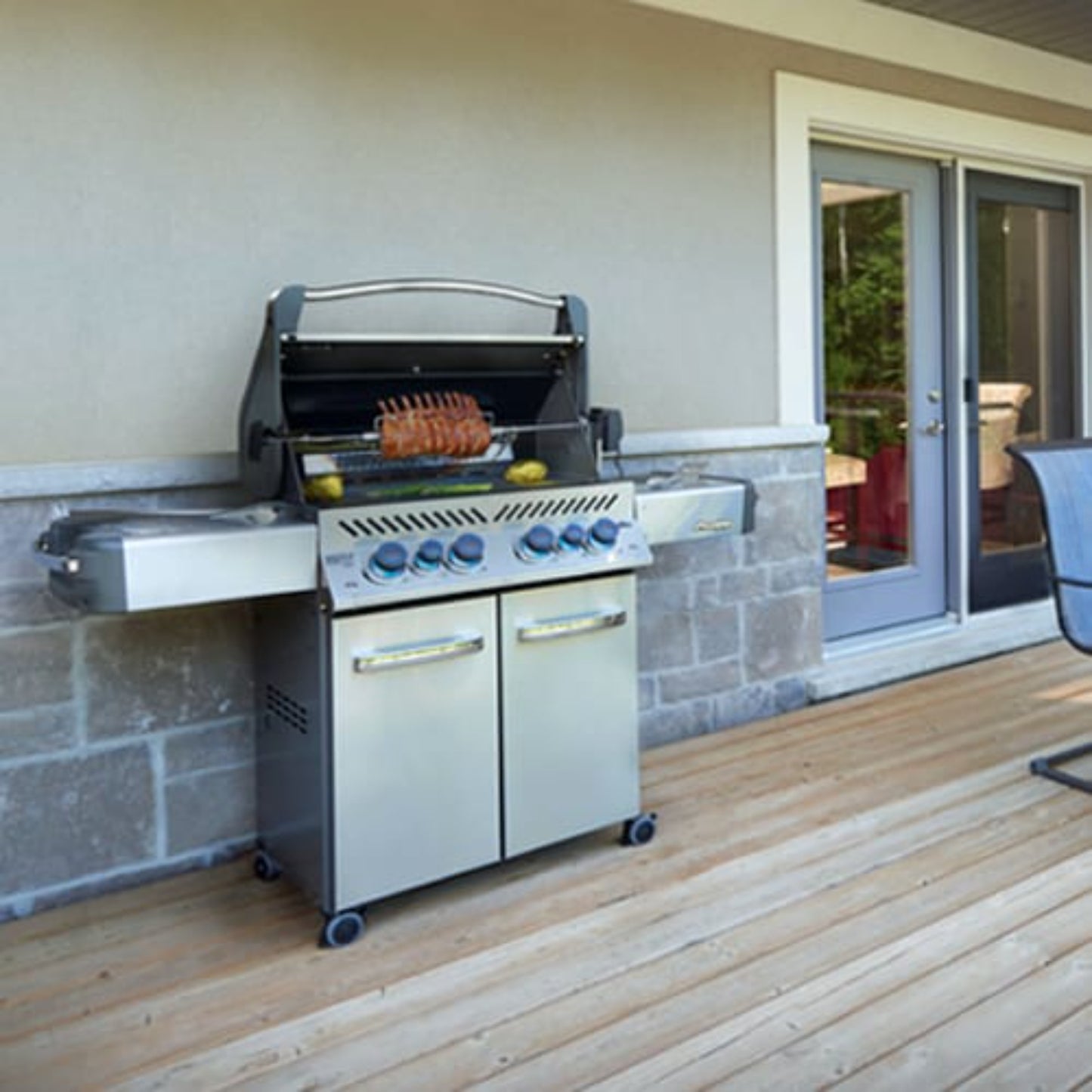 Napoleon Prestige® 500 Propane Gas Grill (Stainless Steel)