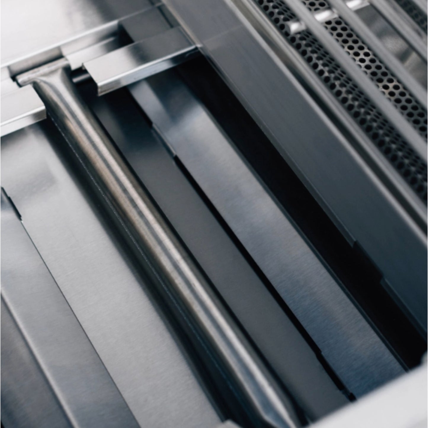 TrueFlame E Series 32" 4 Burner Gas Grill - Natural Gas