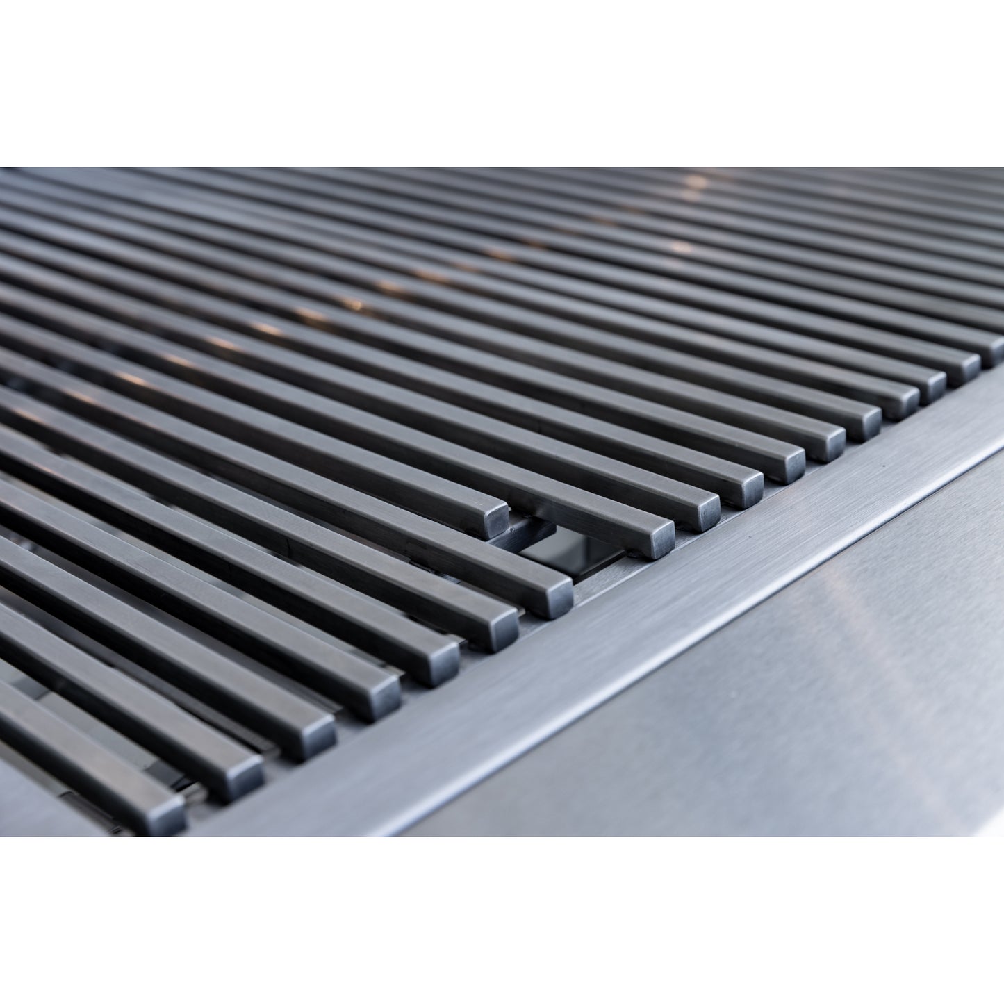 Summerset TRL Pro Freestanding 32" Natural Gas Grill with Deluxe Cart
