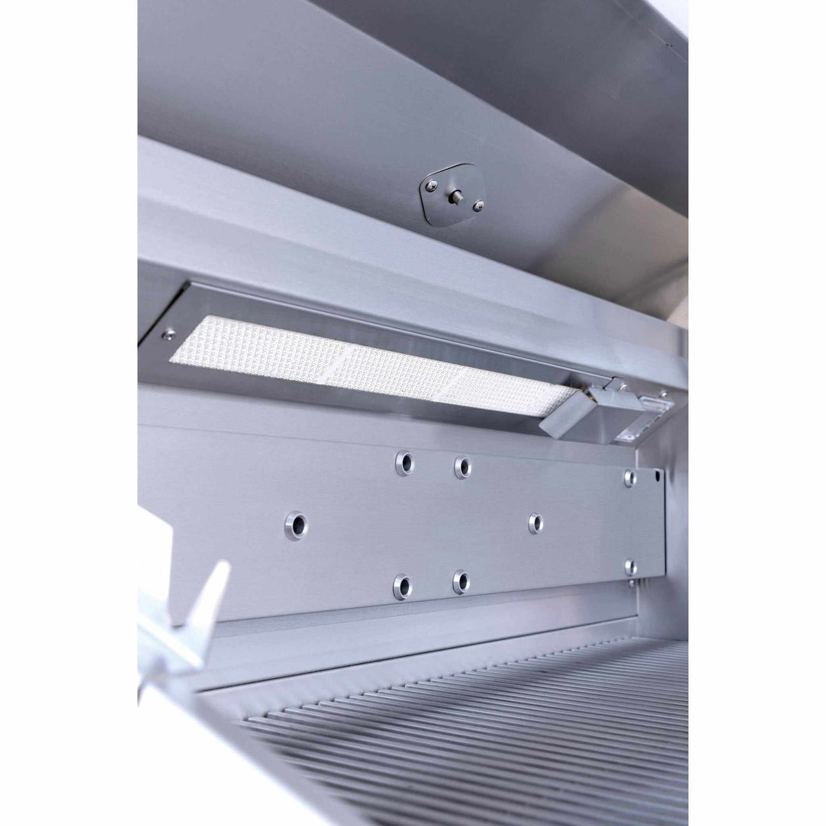 Summerset Quest 30" Grill stainless steel interior with halogen cooking light and heavy-duty cooking grates