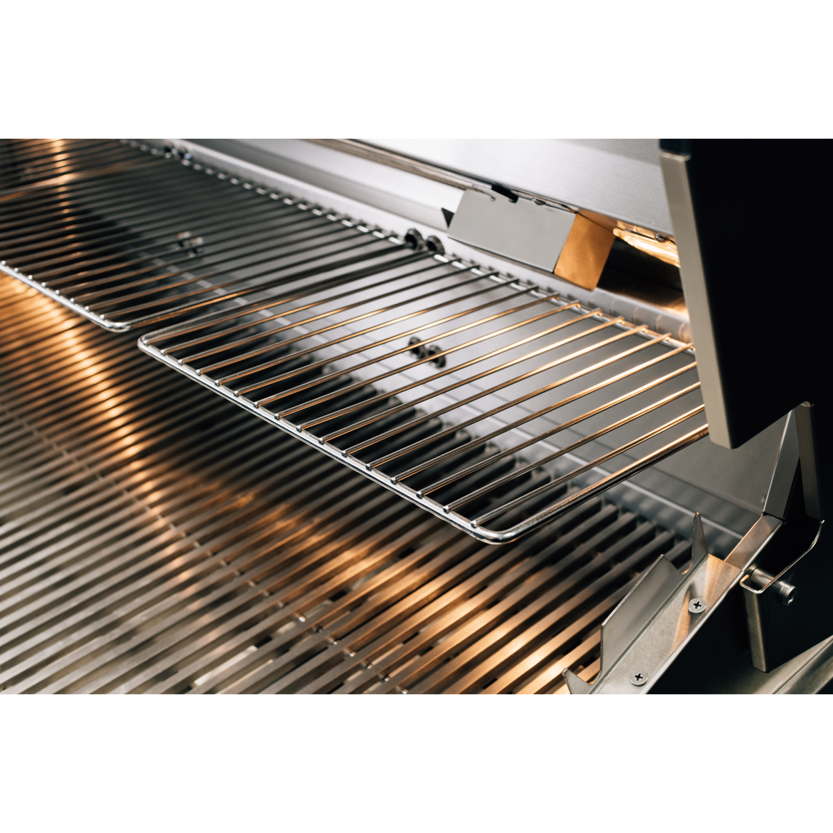 Summerset Quest 36" Grill stainless steel cooking grates with raised warming racks and open hood